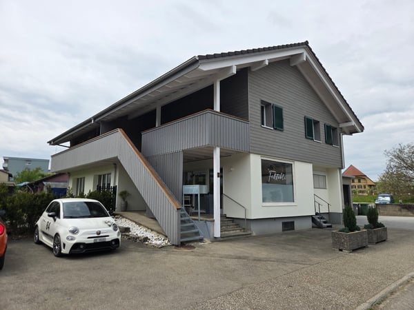 Einmaliges Mehrfamilienhaus mit Zwei Wohnungen und Ladenlokal 3