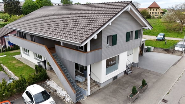 Einmaliges Mehrfamilienhaus mit Zwei Wohnungen und Ladenlokal 2