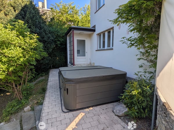 Charmantes Einfamilienhaus in Biel mit grossem Garten, Sauna und Whirlpool 5
