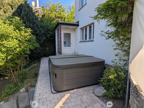 Charmantes Einfamilienhaus in Biel mit grossem Garten, Sauna und Whirlpool 5
