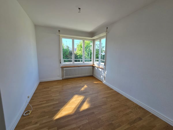 Charmantes Einfamilienhaus in Biel mit grossem Garten, Sauna und Whirlpool 13