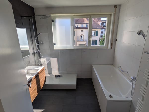 Charmantes Einfamilienhaus in Biel mit grossem Garten, Sauna und Whirlpool 10