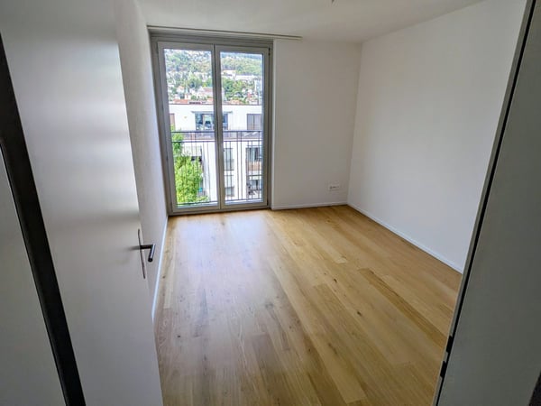 Moderne 2.5-Zimmer-Wohnung mit Stadtblick im 6. Stock in Biel 10