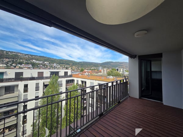 Moderne 2.5-Zimmer-Wohnung mit Stadtblick im 6. Stock in Biel 4