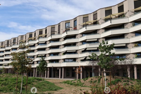 Moderne 2.5-Zimmer-Wohnung mit Stadtblick im 6. Stock in Biel 1