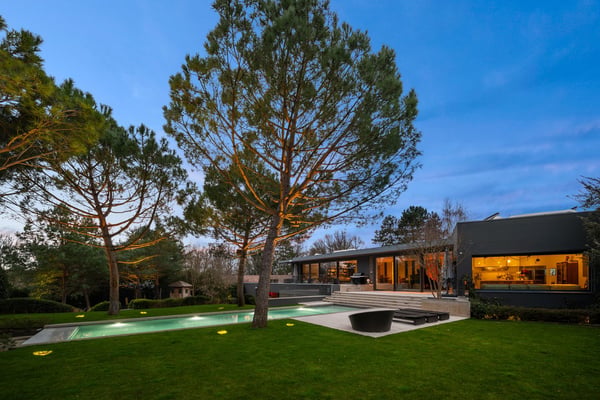 Exceptional Contemporary Property with Indoor and Outdoor Swimming Pools 6