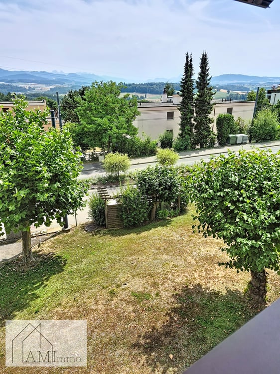 Agréable appartement de 4.5 pièces avec balcon à Villars-sur-Glâne 2