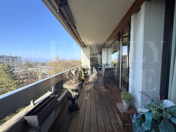 Spacieux appartement situé en étage élevé et profitant d'une très belle vue 6
