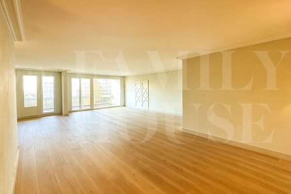 Spacieux appartement situé en étage élevé et profitant d'une très belle vue 5