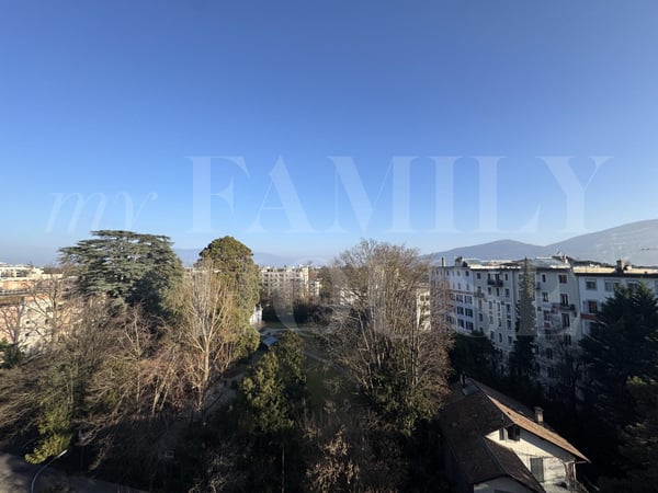 Spacieux appartement situé en étage élevé et profitant d'une très belle vue 9