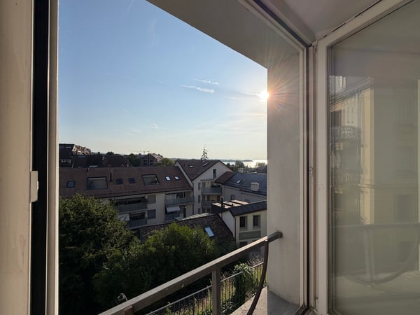 Bureau moderne, atypique, au coeur de Nyon, vue sur le lac - Place du Château 15