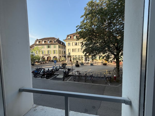 Bureau moderne, atypique, au coeur de Nyon, vue sur le lac - Place du Château 14