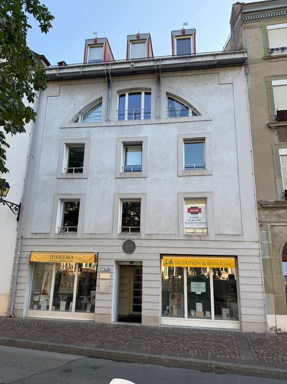 Bureau moderne, atypique, au coeur de Nyon, vue sur le lac - Place du Château 3