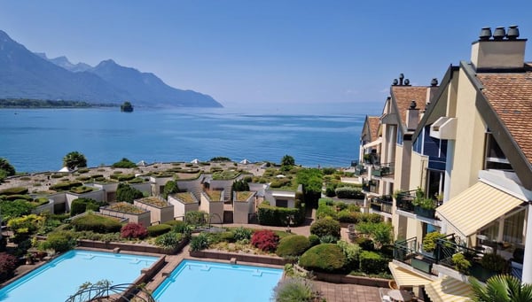 UNIQUE A VILLENEUVE - ATTIQUE PIEDS DANS L'EAU 1