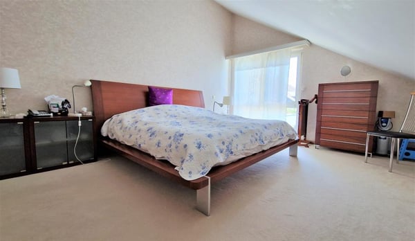 UNIQUE A VILLENEUVE - ATTIQUE PIEDS DANS L'EAU 7