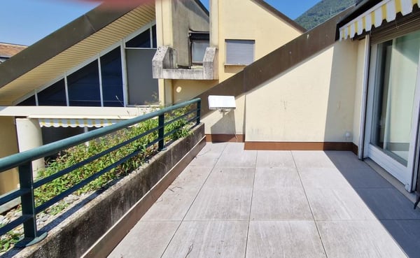 UNIQUE A VILLENEUVE - ATTIQUE PIEDS DANS L'EAU 3