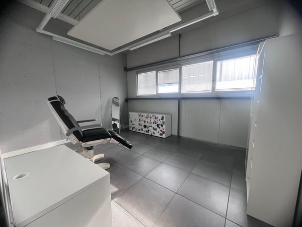 SPACIEUX LOCAL COMMERCIAL DE 110M2 5