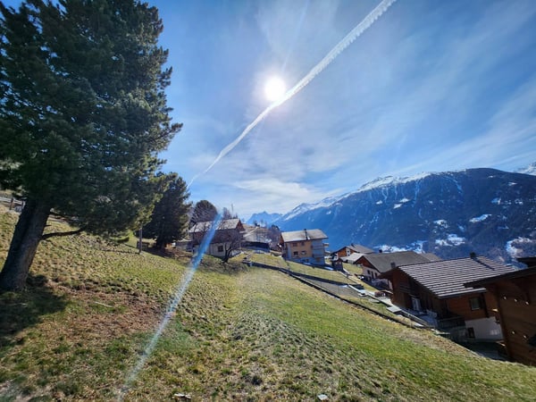 Terrain à bâtir libre de mandat avec vue panoramique à Suen (St-Martin), Val d'Hérens 1