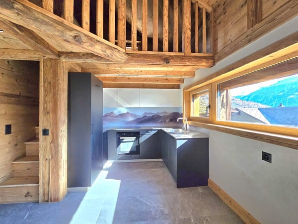 Splendide grange rénovée à Mase avec terrasses, vue et place de parc (Val d'Hérens) 2