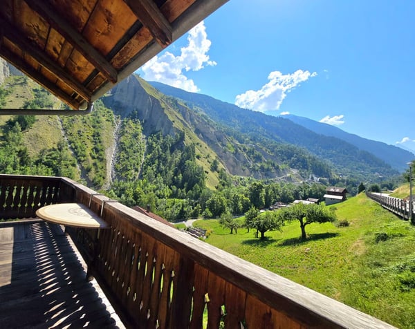 Appartements à rénover et réunir en duplex dans une authentique maison villageoise, Val d’Hérens 3