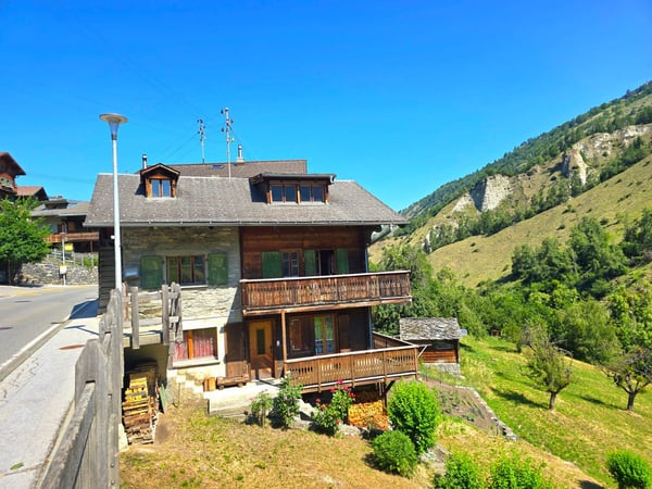Appartements à rénover et réunir en duplex dans une authentique maison villageoise, Val d’Hérens 3