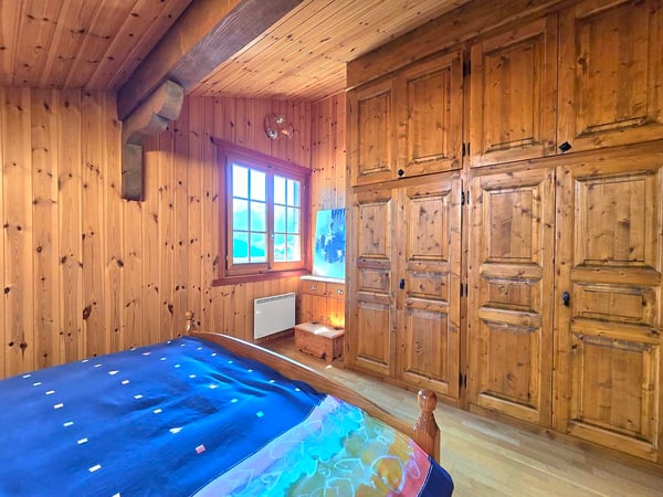 Magnifique chalet familial de 2 appartements. Annexes, extérieur, soleil et vue, Val d’Hérens 13