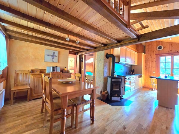 Magnifique chalet familial de 2 appartements. Annexes, extérieur, soleil et vue, Val d’Hérens 10