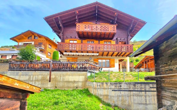 Magnifique chalet familial de 2 appartements. Annexes, extérieur, soleil et vue, Val d’Hérens 1