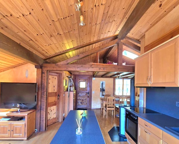 Magnifique chalet familial de 2 appartements. Annexes, extérieur, soleil et vue, Val d’Hérens 9