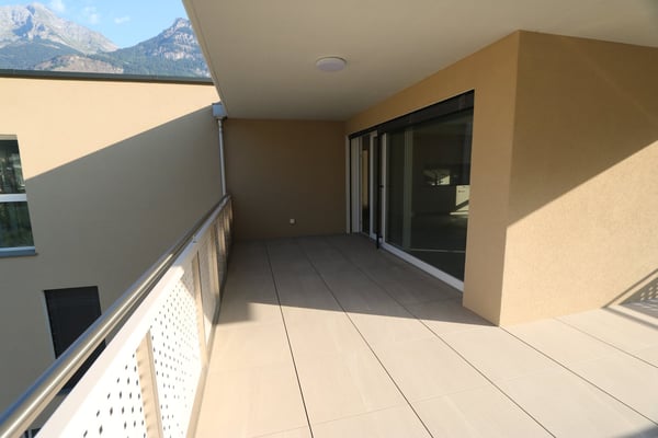 Appartement neuf de 3.5 pièces avec balcon et vue sur les montagnes à Saxon 2