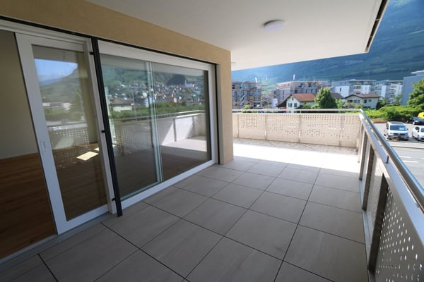 Appartement neuf de 3.5 pièces avec balcon et vue sur les montagnes à Saxon 2