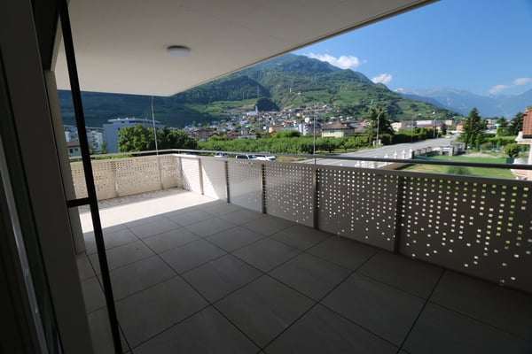 Appartement neuf de 3.5 pièces avec balcon et vue sur les montagnes à Saxon