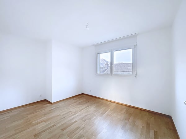 Appartement moderne de 3.5 pièces avec balcon à Saxon 6