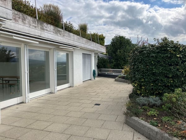 Wir heissen Sie herzlich willkommen-Terrassenwohnung mit unverbaubarer Weitsicht inkl. Doppelgarage 3