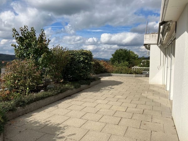 Wir heissen Sie herzlich willkommen-Terrassenwohnung mit unverbaubarer Weitsicht inkl. Doppelgarage 2