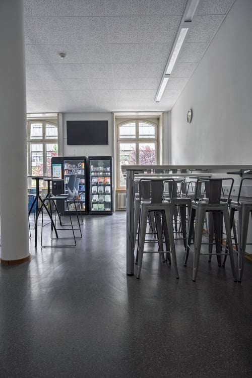 PRIVATE OFFICES von 10 m2 bis 2'000 m2 ab CHF 450 pro Monat OHNE DEPOT! 23