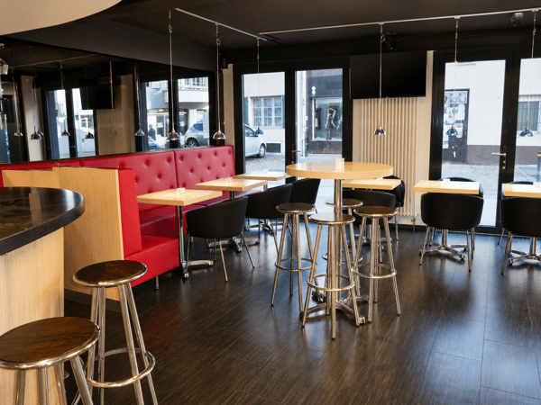 Modernes Café- oder Barkonzept mit Aussenterrasse im Liestaler Stedtli 5