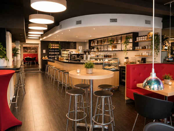 Modernes Café- oder Barkonzept mit Aussenterrasse im Liestaler Stedtli 2
