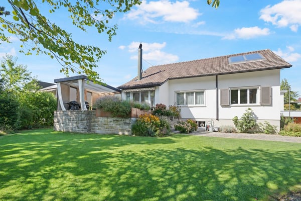 Freistehendes 5.5-Zimmer-Haus mit grosszügigem Garten in Wittenbach 2