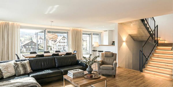 Exklusives Wohnen nach Mass: Modernes 6.5-Zimmer-Doppeleinfamilienhaus in Pfäffikon ZH 3