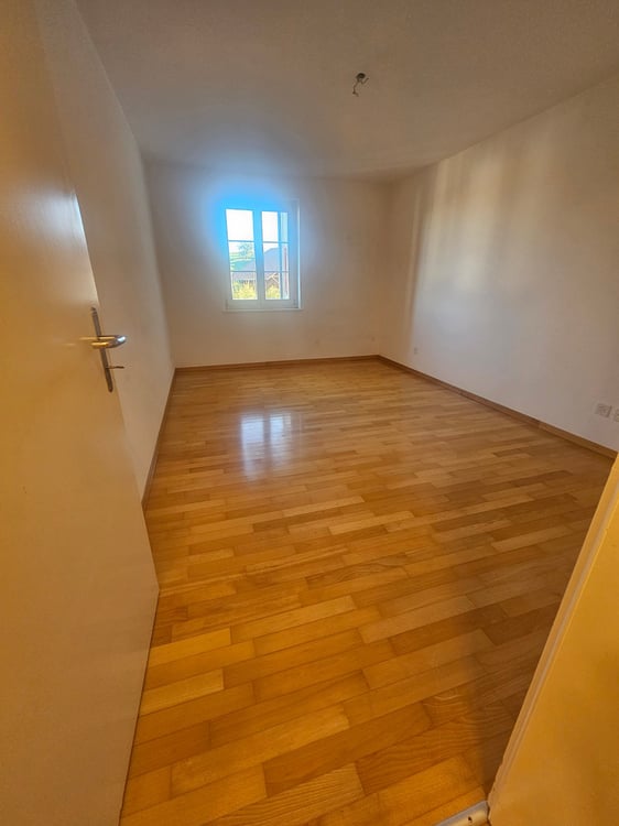 2.5-Zimmer-Wohnung mit schöner Aussicht im steuergünstigen Neerach 10