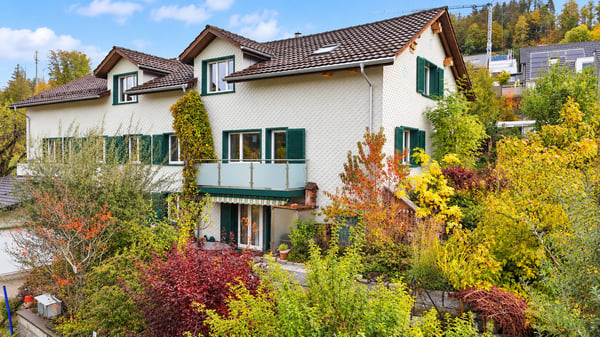 Charmantes Zweifamilienhaus in ruhiger Lage in Bauma 1