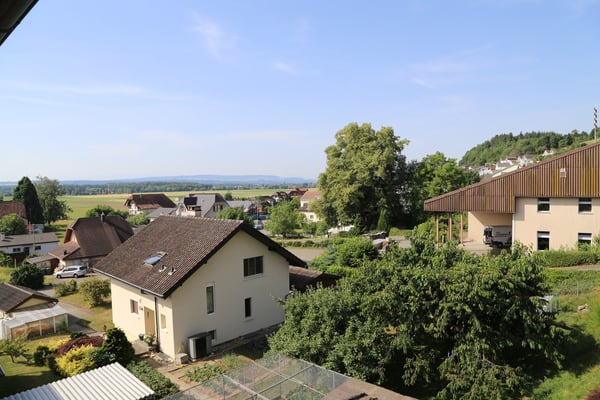 Lebensqualität auf grossem Raum, mit 2 Balkonen und Aussicht 10