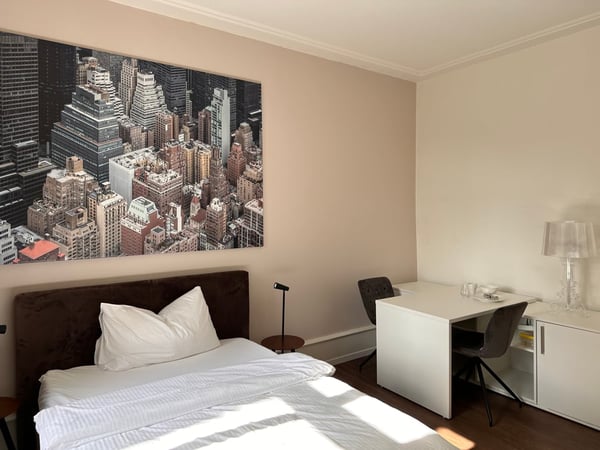 Möbliert, mit grosser Terrasse in Altstadt 7