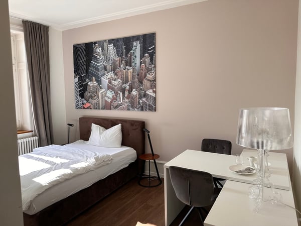 Möbliert, mit grosser Terrasse in Altstadt 2