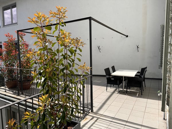 Möbliert, mit grosser Terrasse in Altstadt 17
