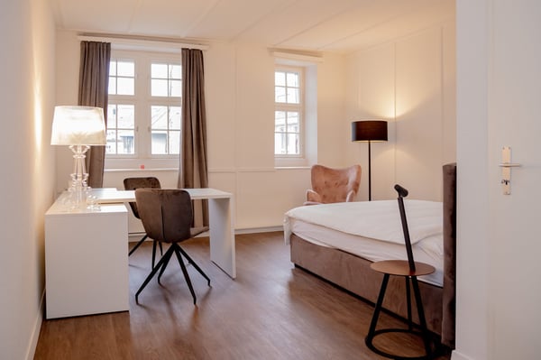 Schönes möbliertes 2-Zi.-App. in Altstadt (all inclusive) 1