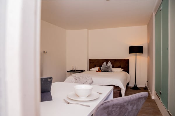 Zauberhaft möbliertes Zimmer in der Altstadt 1