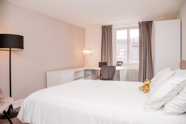 Zauberhaft möbliertes Zimmer in der Altstadt 1