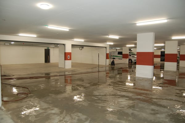 Preiswerte Einstellhallenplätze Ideal für Zweitfahrzeuge! 2